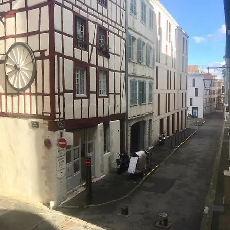Au Coeur De Sur Les Remparts بايون