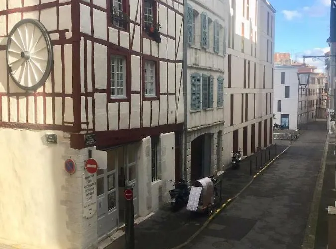 Au Coeur De Sur Les Remparts Bajonna